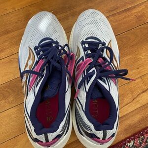 Saucony Triumph 20 Women's Athletic Shoes - White, Navy, and Pink